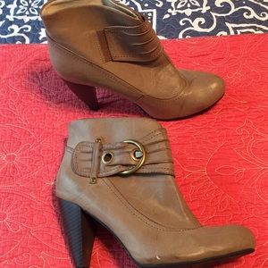 Pierre Dumas Women’s Shoe Size 9 Leather